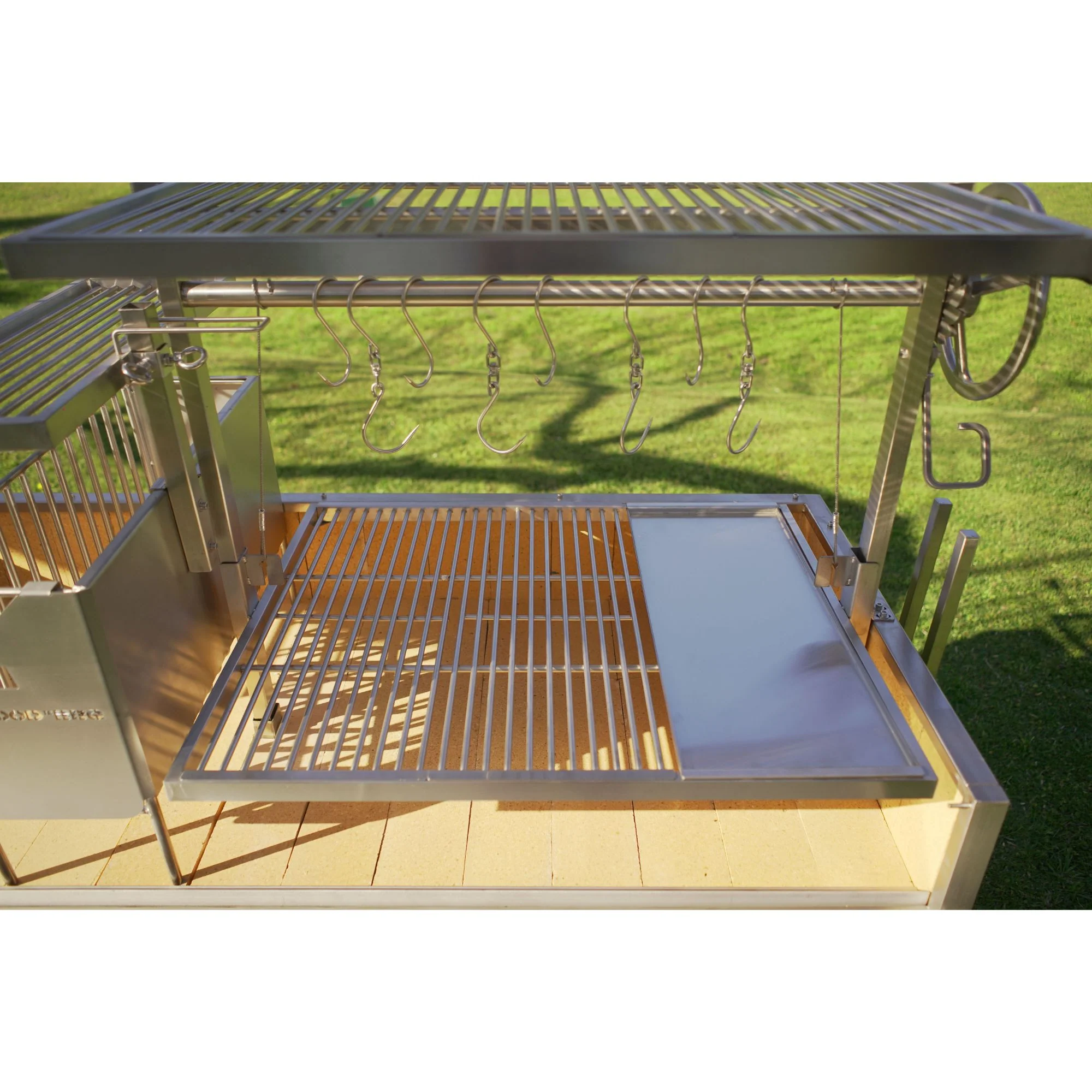 Tagwood BBQ26SS Argentine Wood Fire & Charcoal Freestanding Grill - Image 5