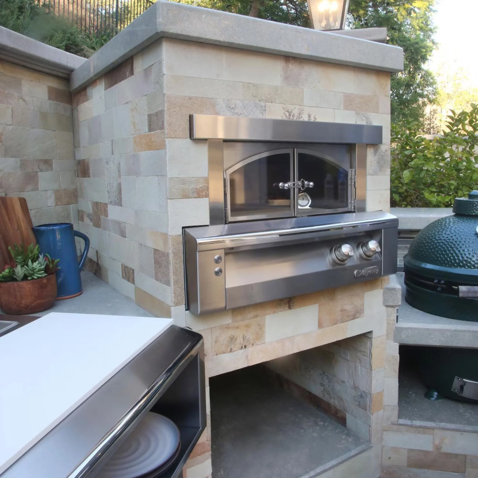 Alfresco 30-Inch Built-In Outdoor Gas Pizza Oven - Image 3