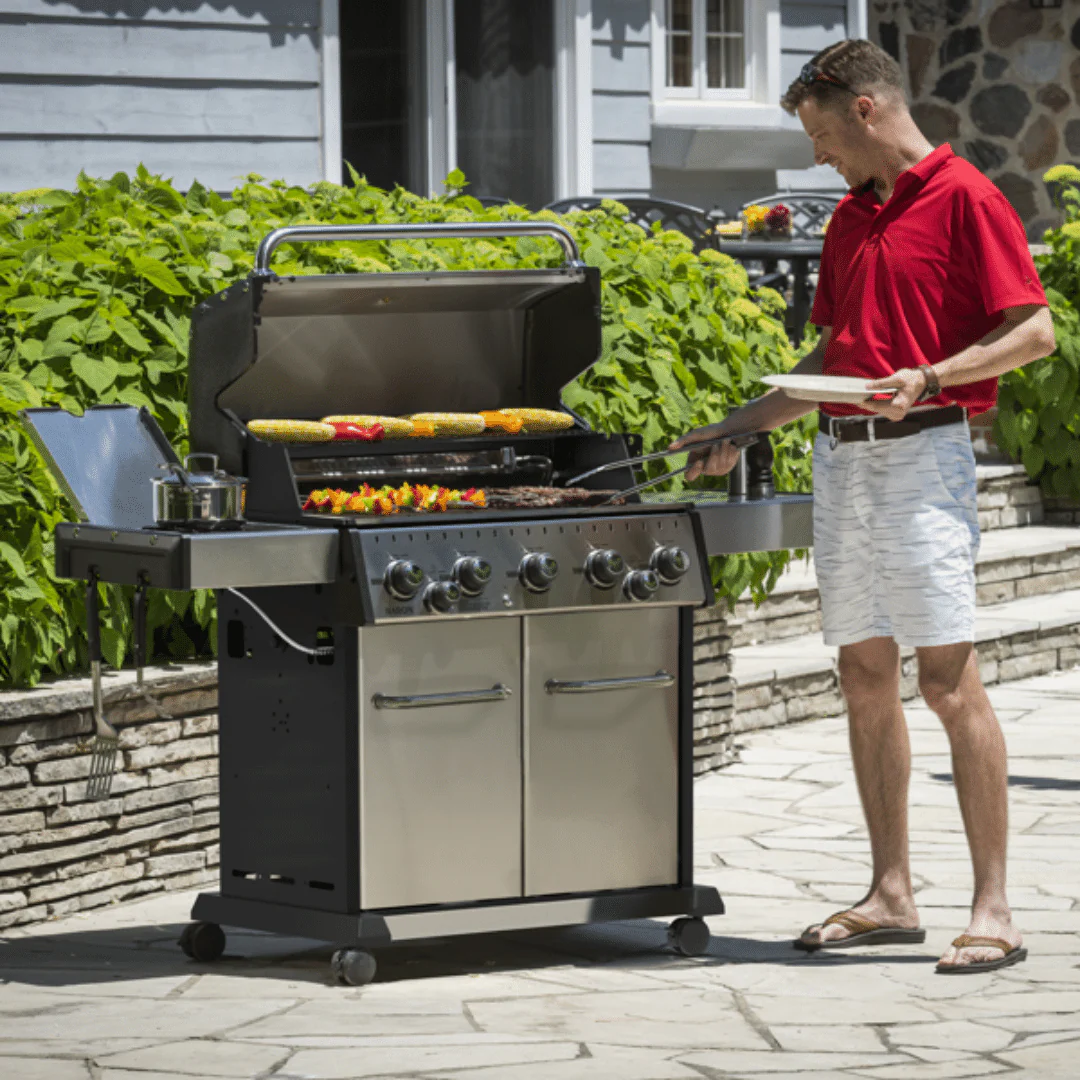 Broil King Baron™ S 590 Pro Infrared freestanding Gas Grill with Rotisserie & Sear Station - Image 4