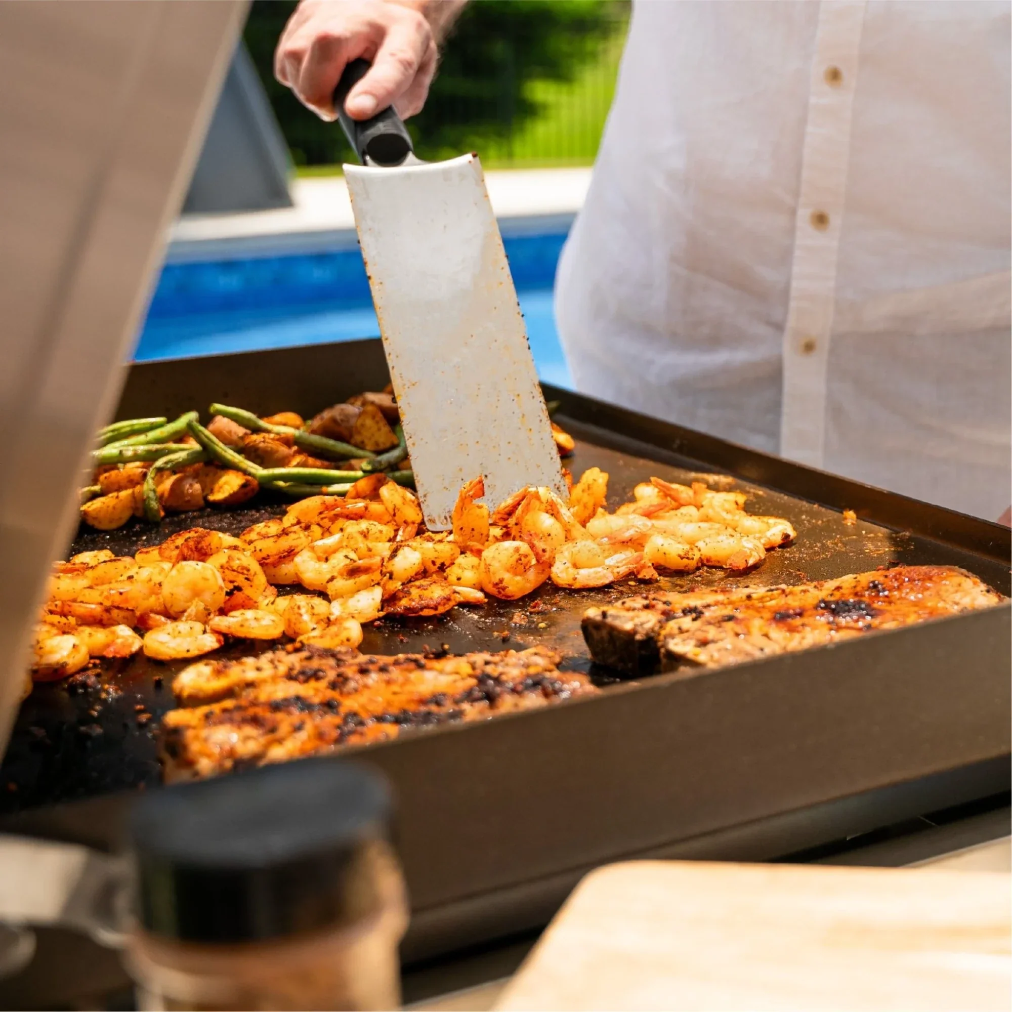 Blackstone 28-Inch Propane Griddle with Cabinet - Image 5