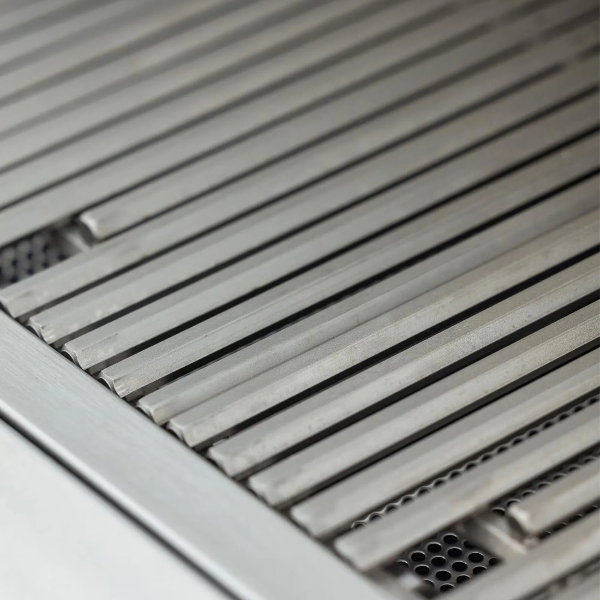 Blaze LTE PRO 32-Inch 4-Burner Built-in Gas Grill w/ Digital Temperature Screen & Rear Infrared Burner - Image 11
