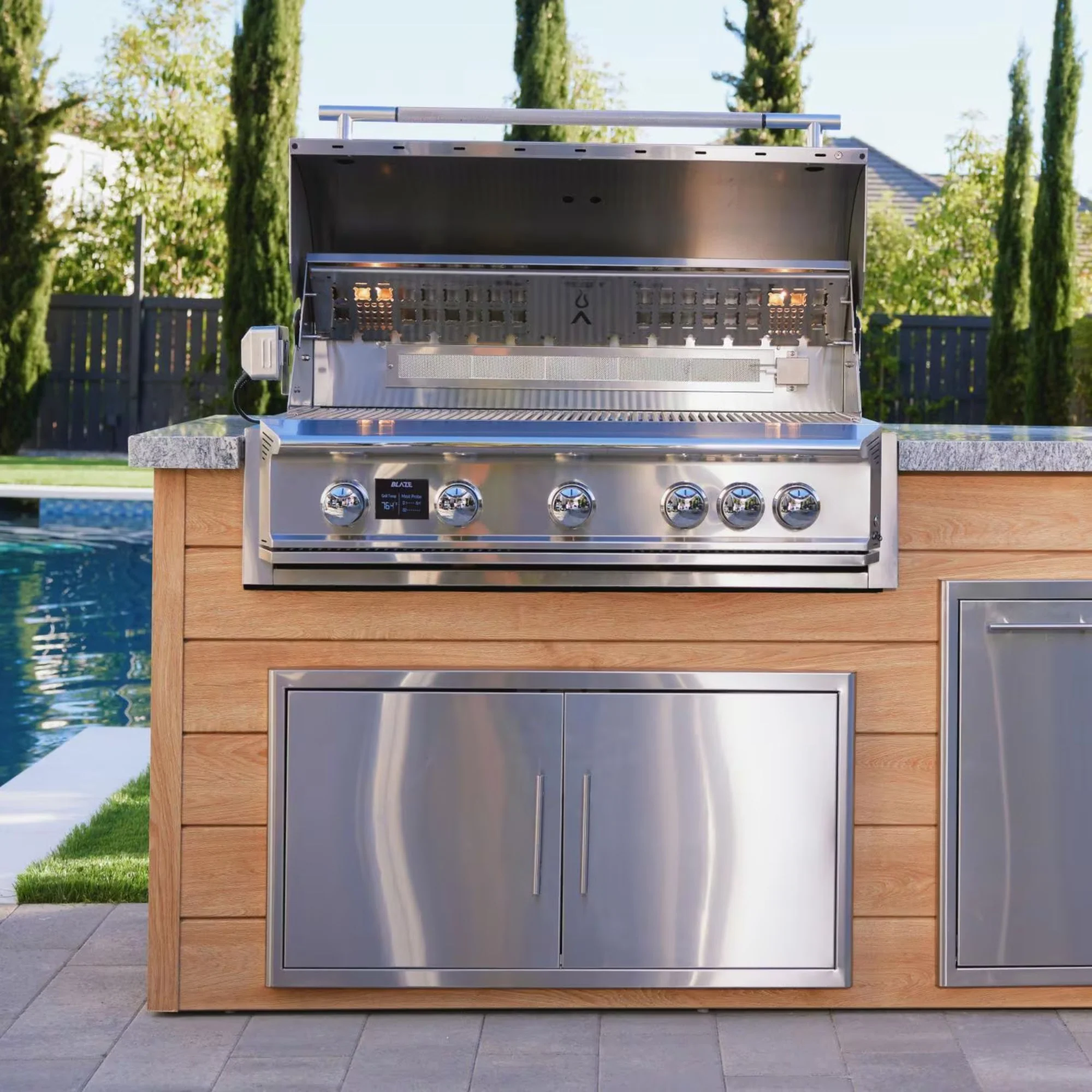 Blaze LTE PRO 32-Inch 4-Burner Built-in Gas Grill w/ Digital Temperature Screen & Rear Infrared Burner - Image 4