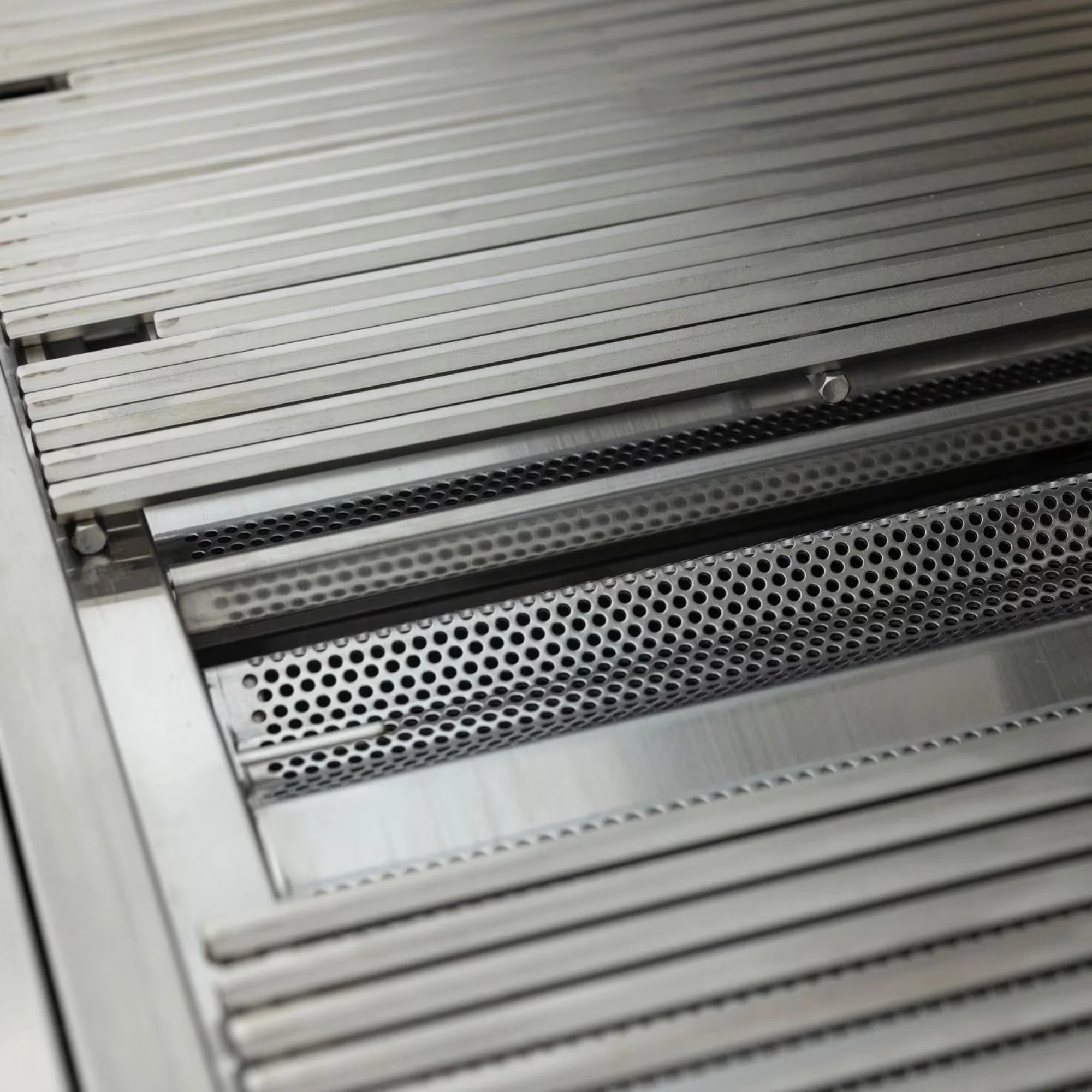 Blaze LTE PRO 40-Inch 5-Burner Built-in Gas Grill w/ Digital Temperature Screen & Rear Infrared Burner - Image 6