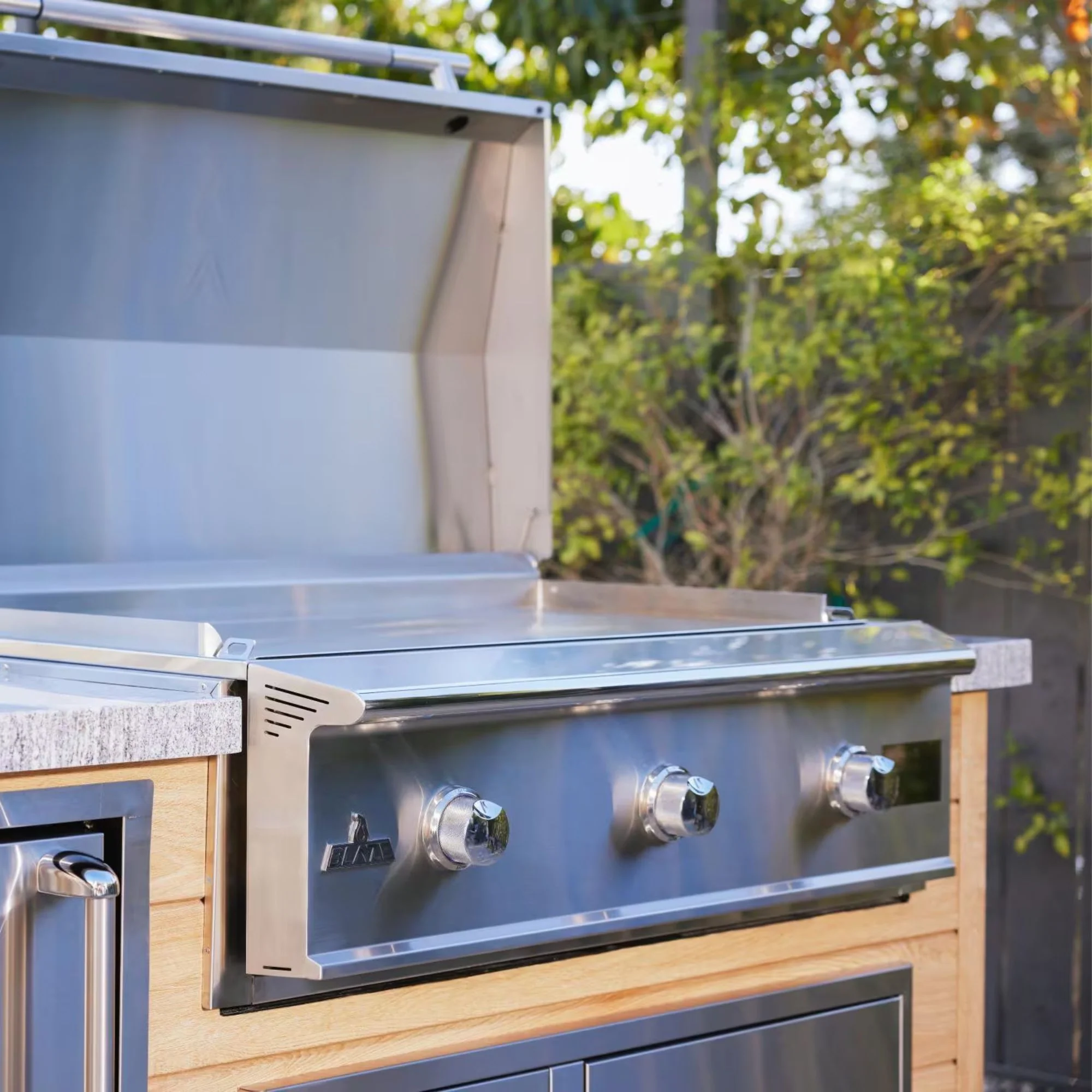 Blaze LTE PRO 40-Inch Built-in Gas Griddle w/ Digital Temperature Screen & Lift-Assist Lid - Image 3