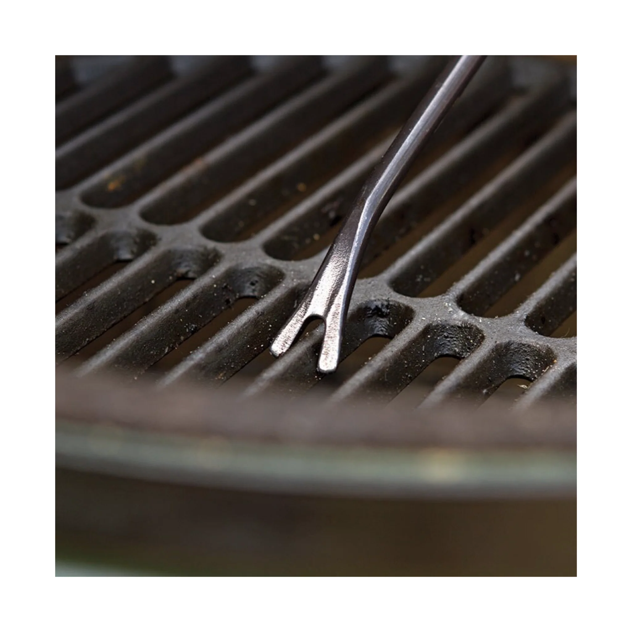 Big Green Egg V-Notch Grid Cleaner - Image 2