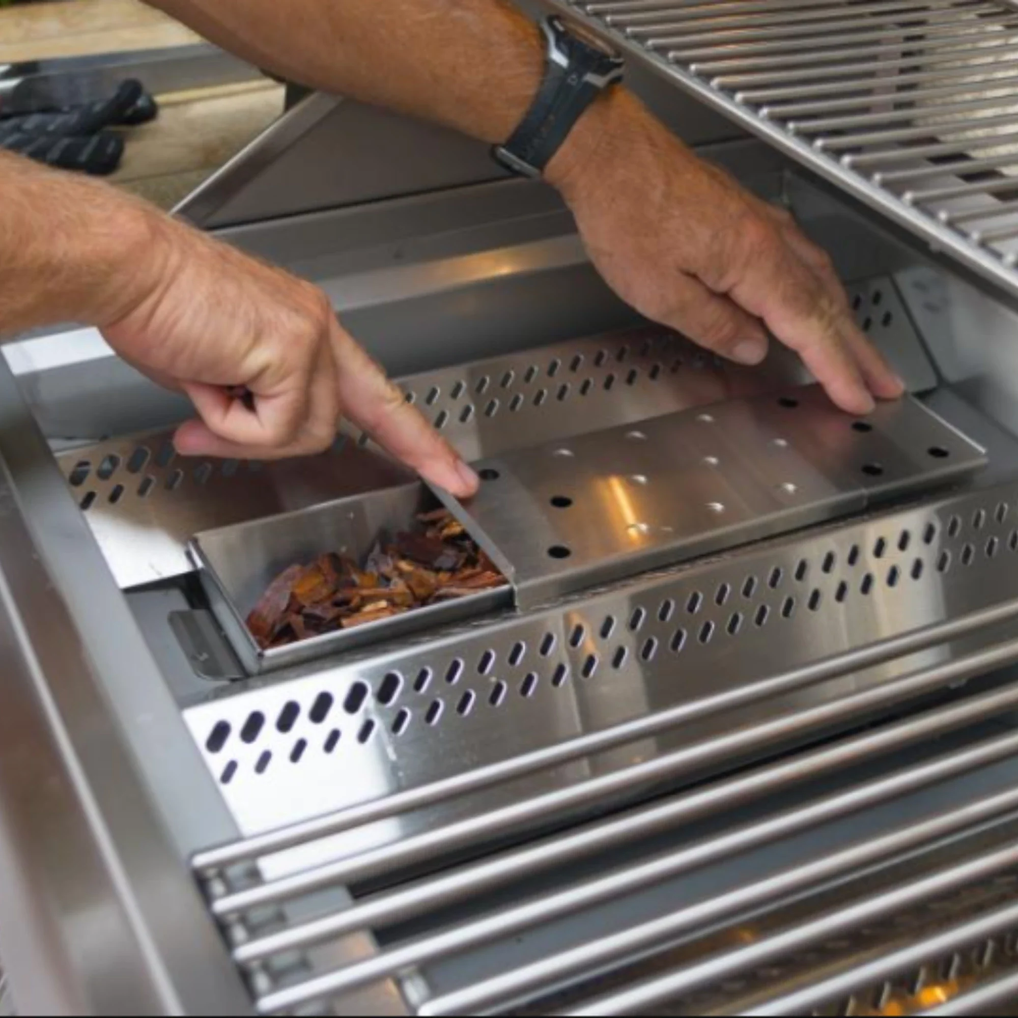 Bull 75000 Large Easy Fill Smoker Box - Image 4