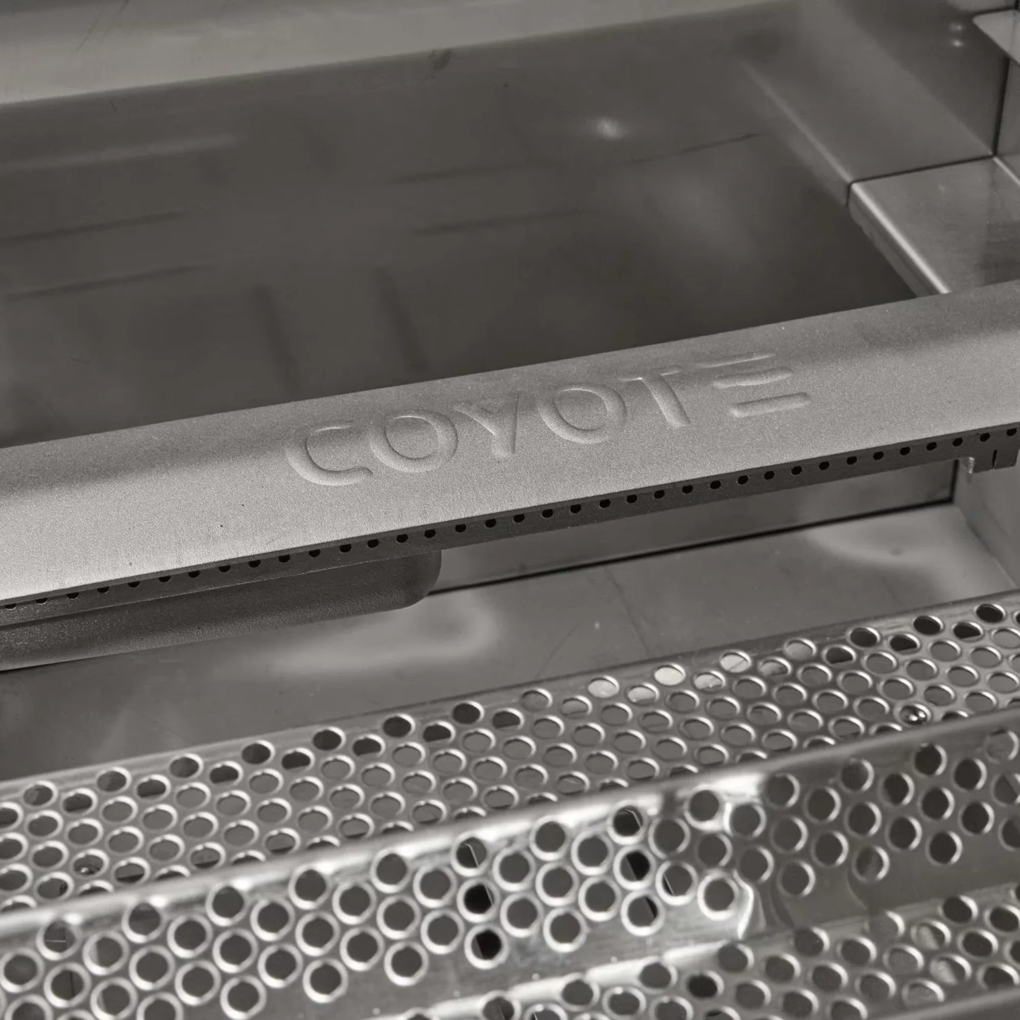 Coyote 50-Inch Built-In Gas/Charcoal Hybrid Grill - Image 7