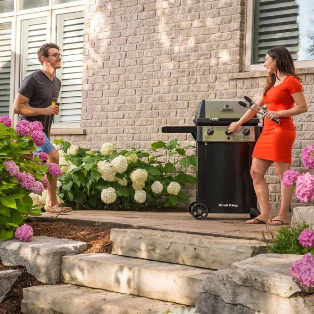 Broil King GEM™ 320 LP Freestanding Gas Grill - Image 4