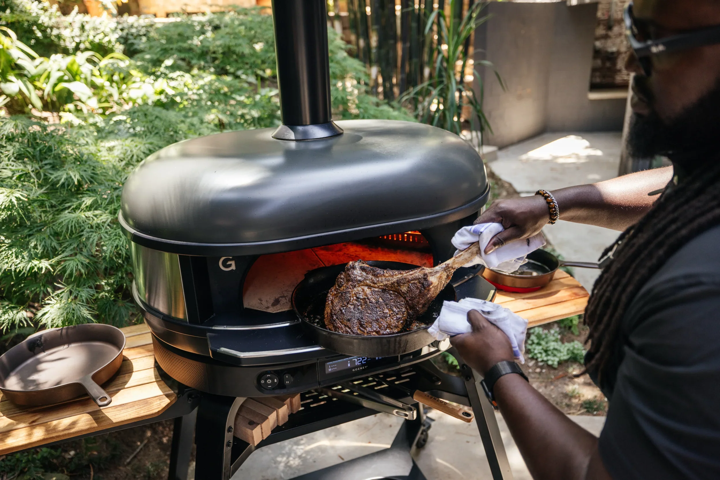 Gozney Dome Gen 2 Off-Black Dual Fuel Freestanding Outdoor Pizza Oven - Image 5
