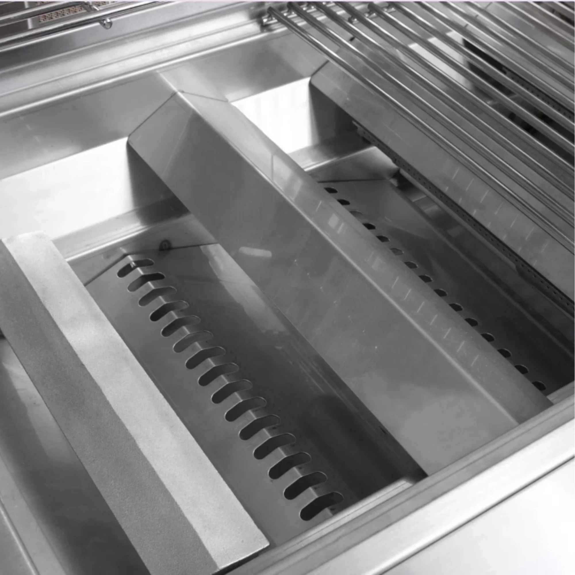 Lion L60000 32-Inch 4-Burner Stainless Steel Built-In Natural Gas Grill - Image 3