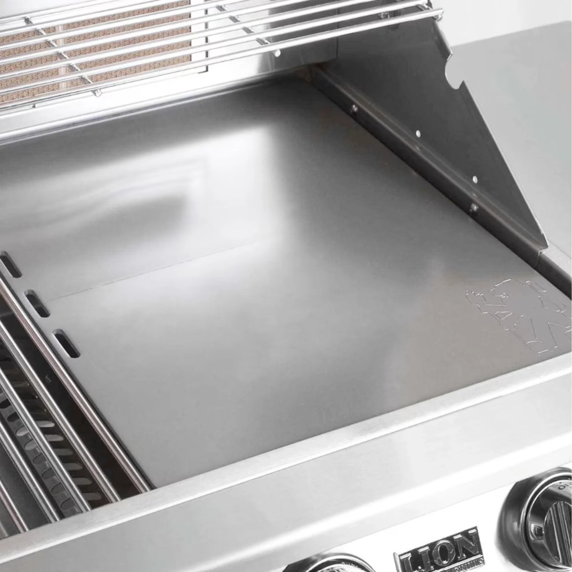 Lion L90000 40-Inch 5-Burner Stainless Steel Built-In Propane Gas Grill - Image 4