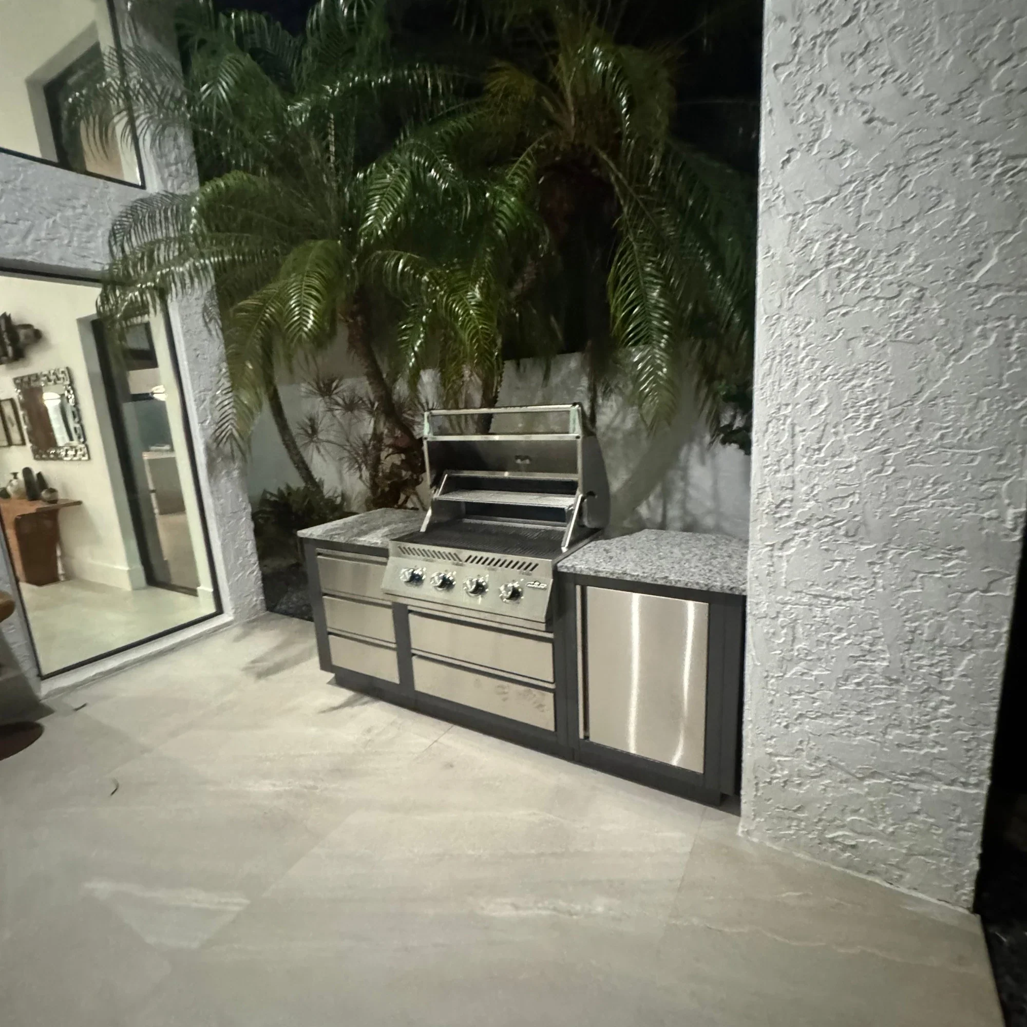 Napoleon Oasis 100 Outdoor Kitchen Island w/ Built-in 500 Series 32 Propane Grill & Valet Gray Granite Countertop - Image 2