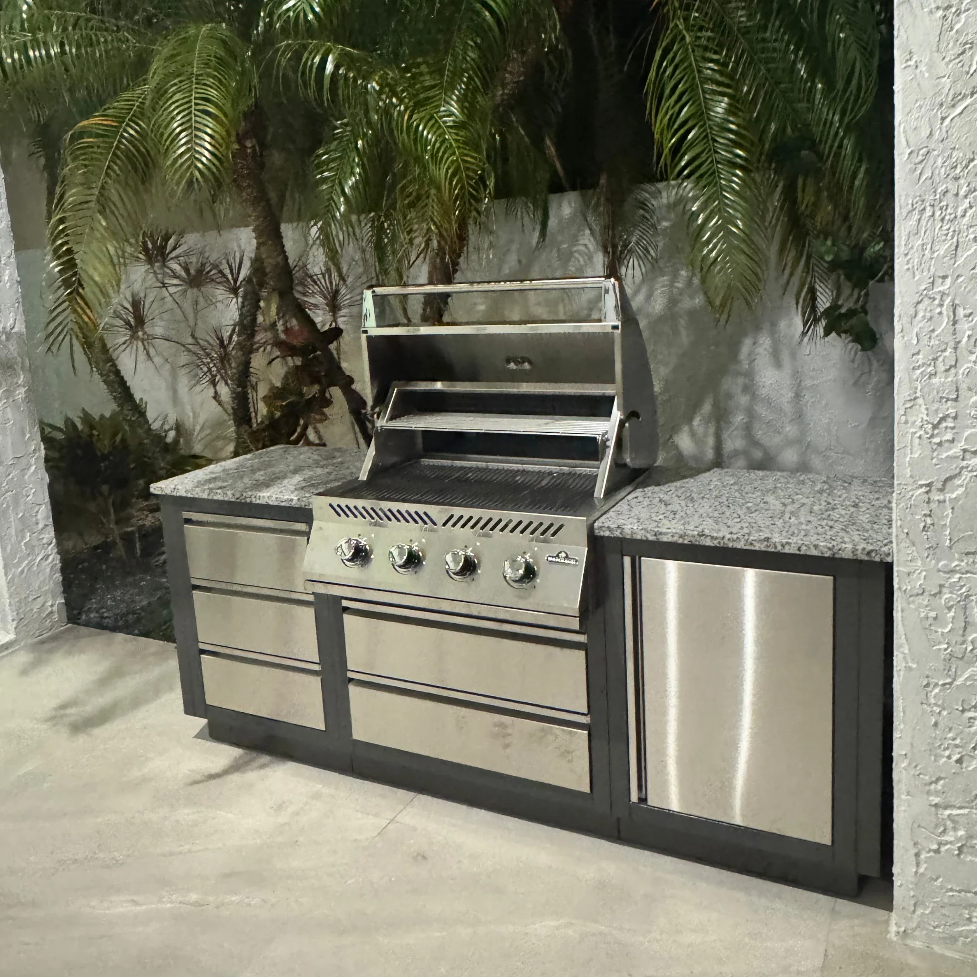 Napoleon Oasis 100 Outdoor Kitchen Island w/ Built-in 500 Series 32 Propane Grill & Valet Gray Granite Countertop - Image 3