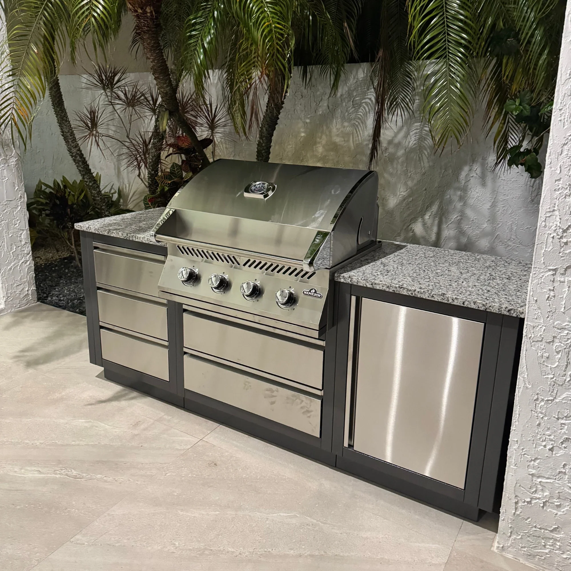 Napoleon Oasis 100 Outdoor Kitchen Island w/ Built-in 500 Series 32 Propane Grill & Valet Gray Granite Countertop - Image 4