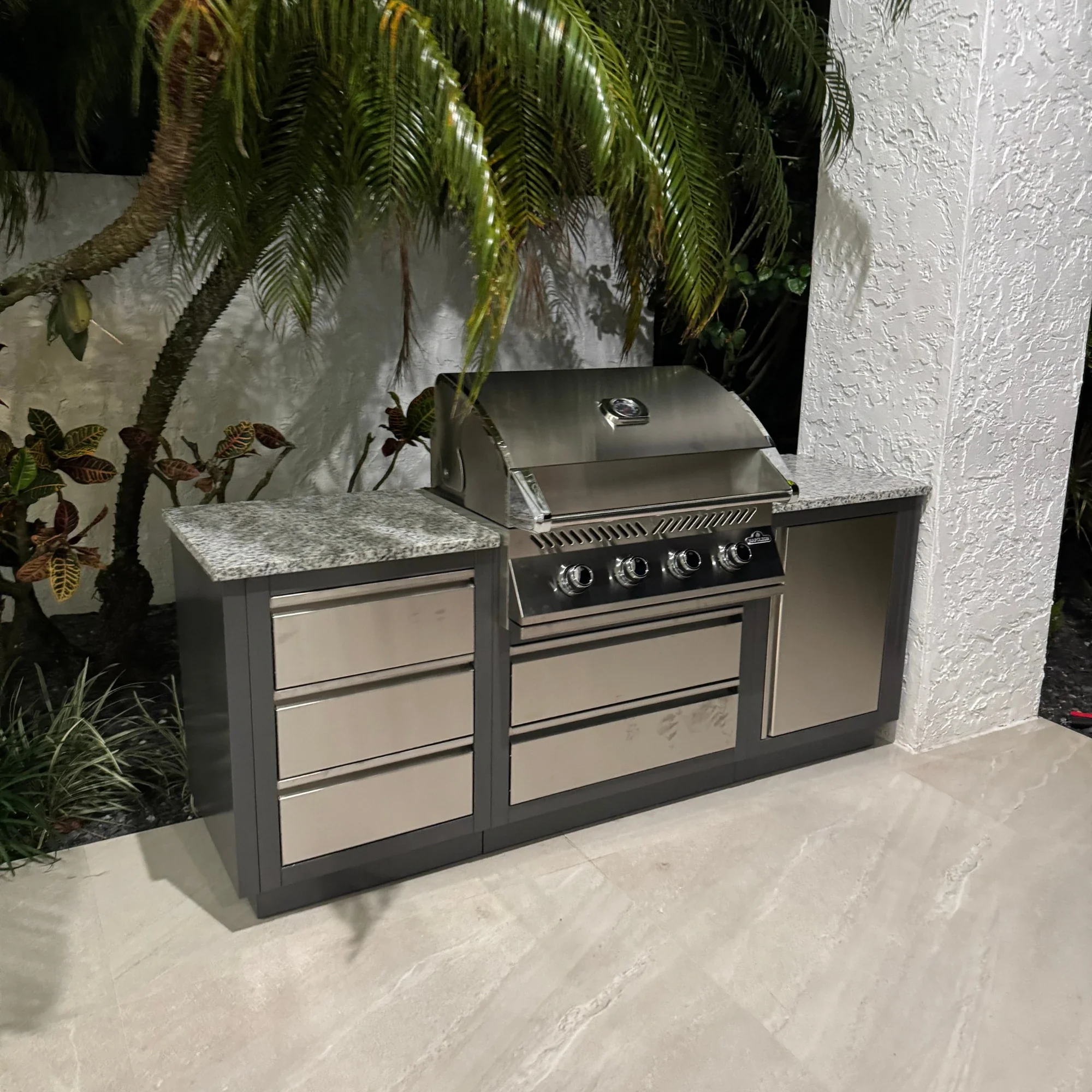 Napoleon Oasis 100 Outdoor Kitchen Island w/ Built-in 500 Series 32 Propane Grill & Valet Gray Granite Countertop - Image 5