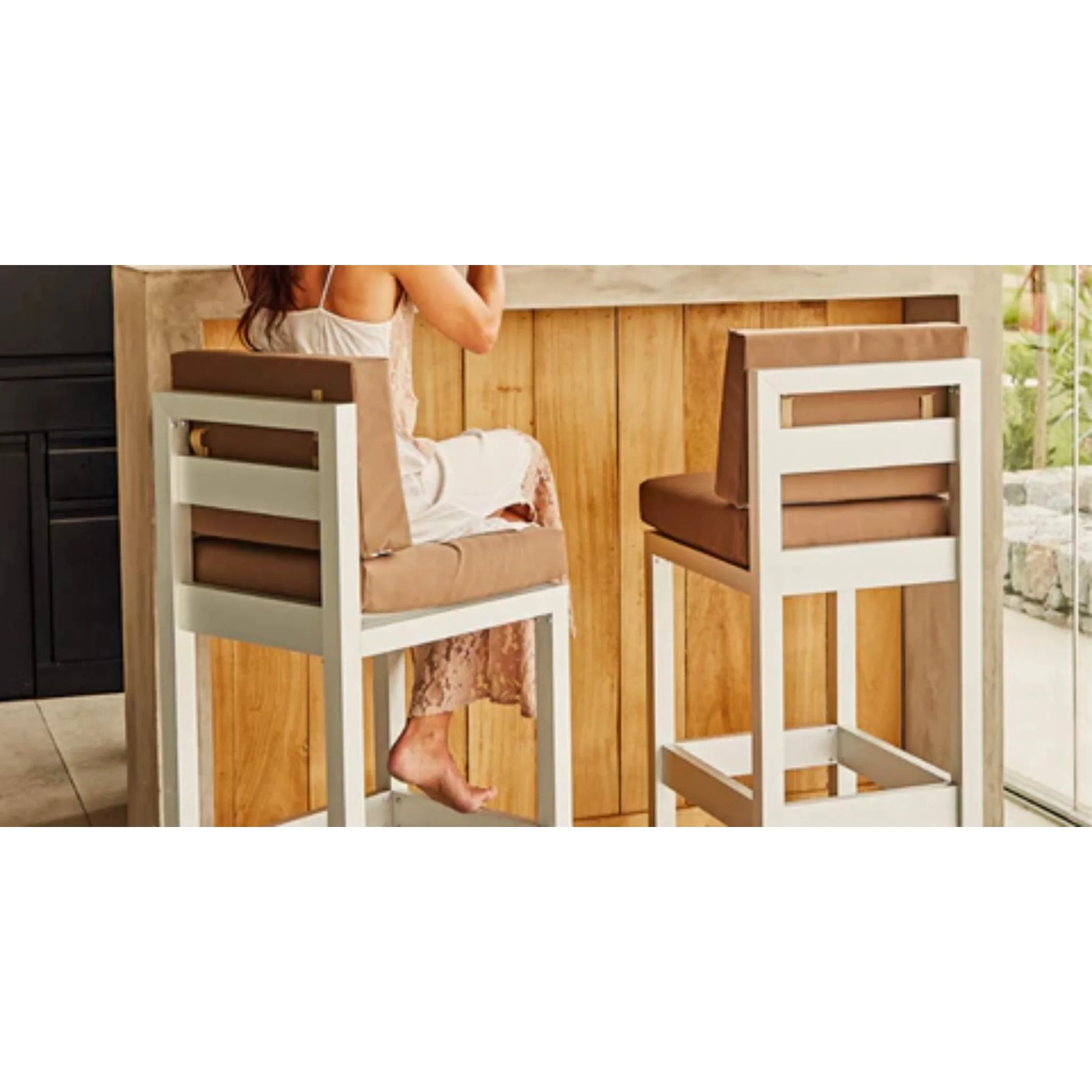Pampa Living Andes Outdoor Stool with Backrest - Image 4