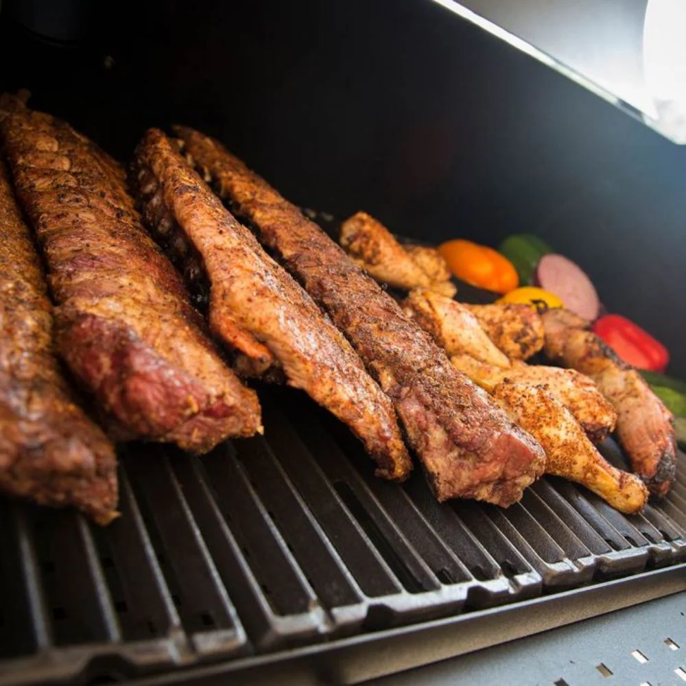 Broil King Regal 400 Freestanding Charcoal Grill - Image 10