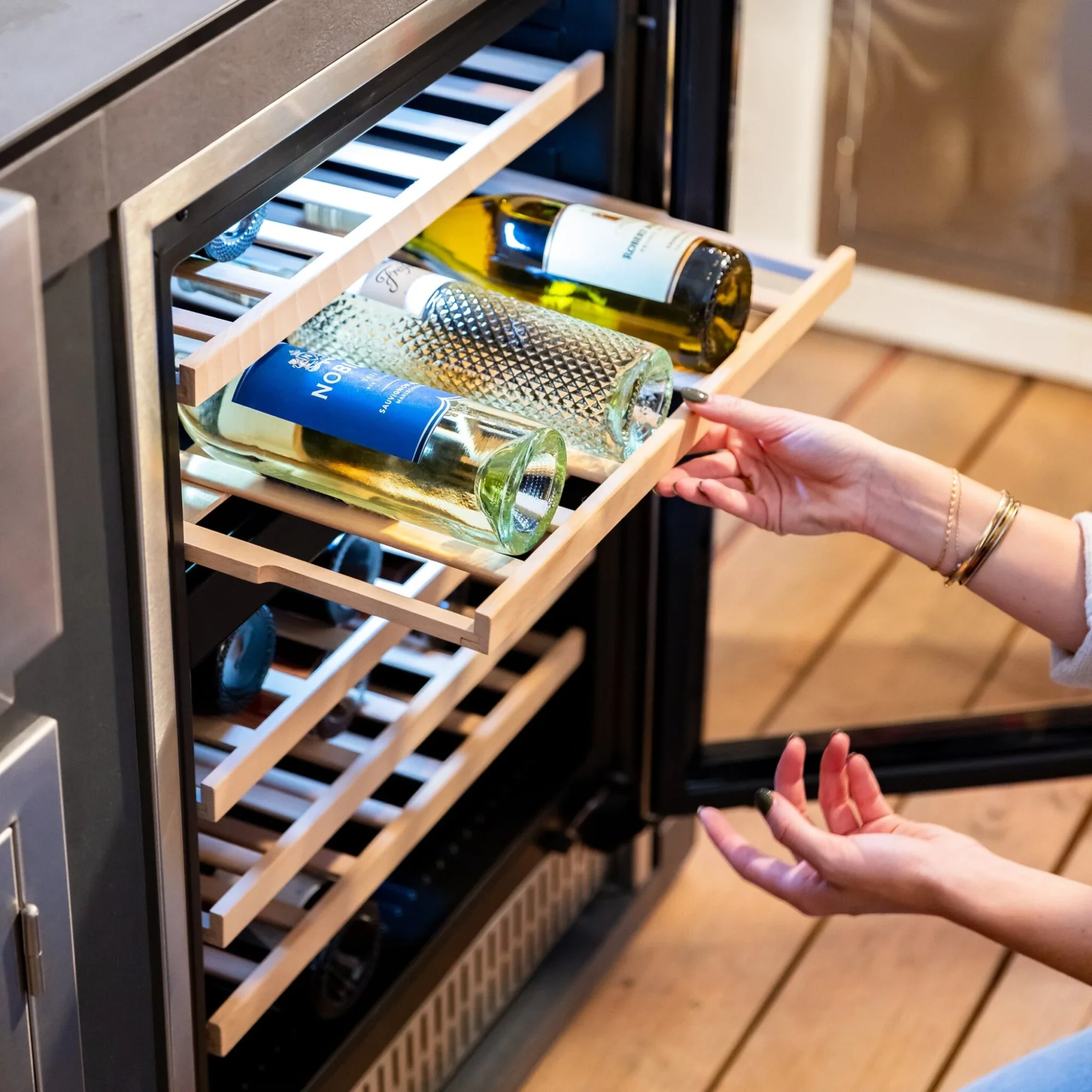 Summerset 24-Inch 5.3 Cu. Outdoor Dual Zone Wine Cooler - Image 4