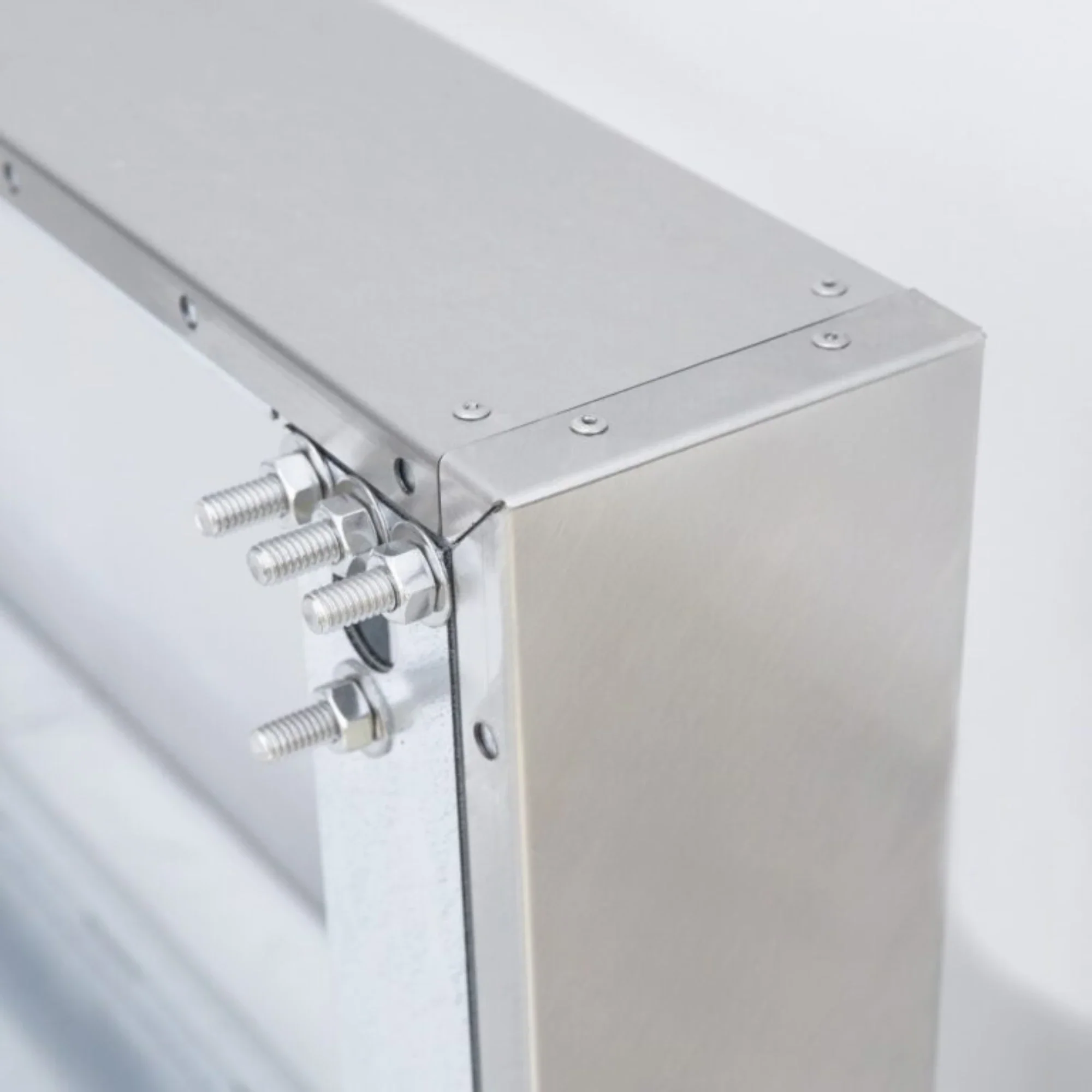 Summerset 4-Inch Spacer Bracket for 48-Inch Vent Hood - Image 6
